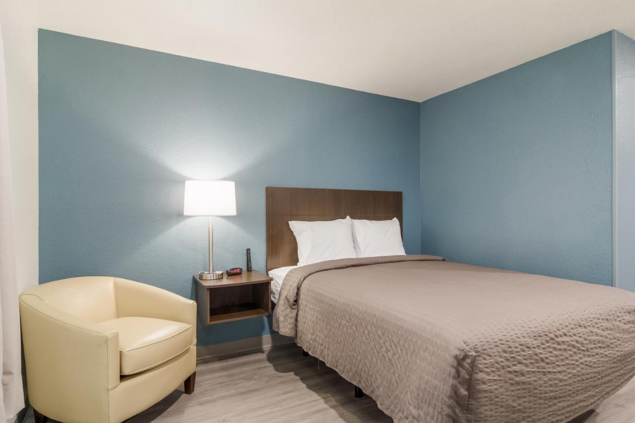 Woodspring Suites Dearborn Detroit ภายนอก รูปภาพ