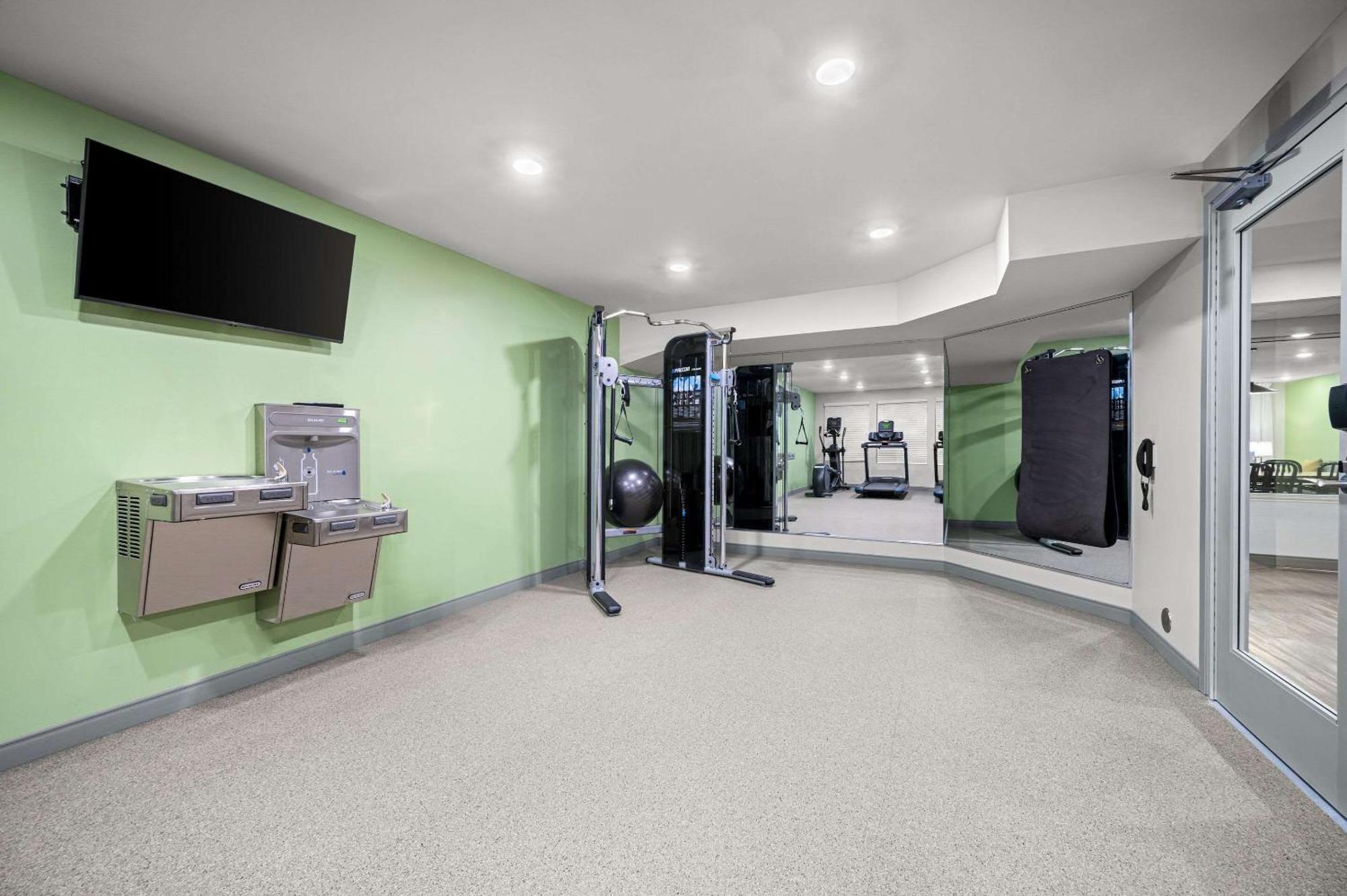 Woodspring Suites Dearborn Detroit ภายนอก รูปภาพ