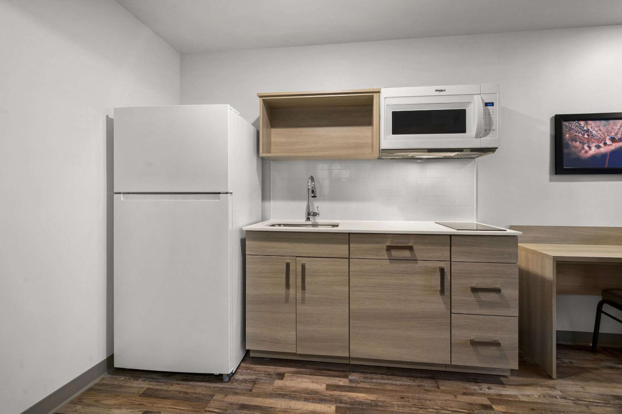 Woodspring Suites Dearborn Detroit ภายนอก รูปภาพ