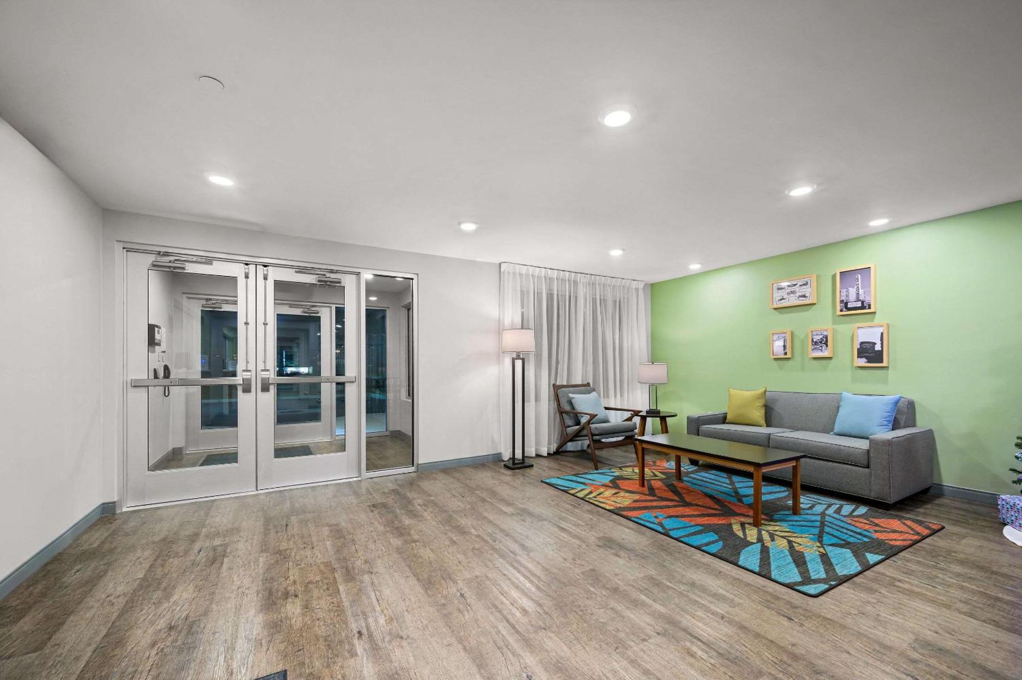 Woodspring Suites Dearborn Detroit ภายนอก รูปภาพ